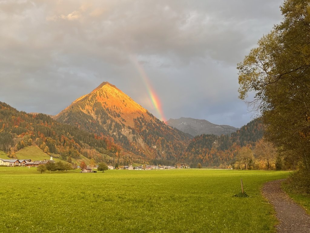 Regenbogen über Üntschenspitze